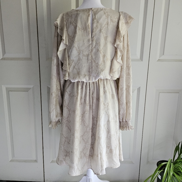Banana Republic Smocked Ruffle Tan Snake Print Long Sleeve Dress Size Medium - Picture 6 of 13